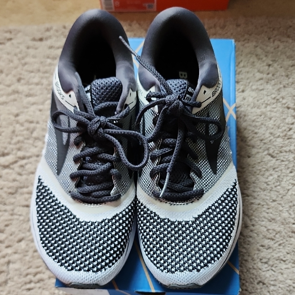 Brooks Women's Black and Gray Running Shoes